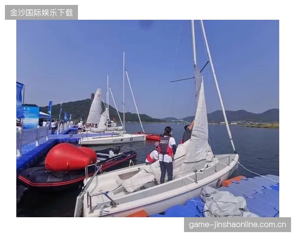 帆船赛遭遇极端天气，赛事被迫延期——一场勇气与自然的较量